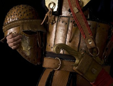 Κορύβαντες: Οι πανοπλίες των αρχαϊκών χρόνων αποκτούν σάρκα και… μέταλλα (φωτό, βίντεο)